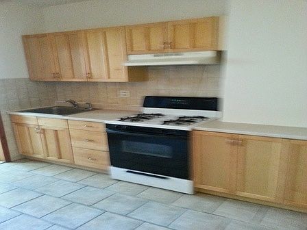 2nd image of 270 Nassau Ave