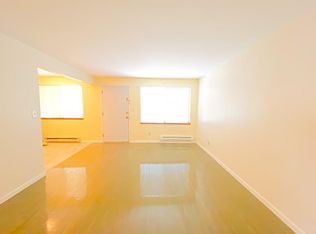308 NE 45th St APT 3, Seattle, WA 98105