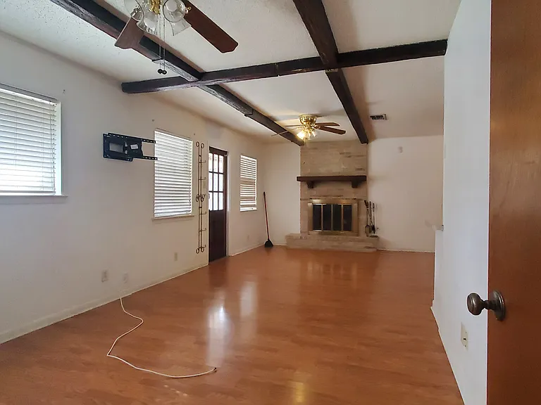 14219 Brook Hollow Blvd — Photo 15