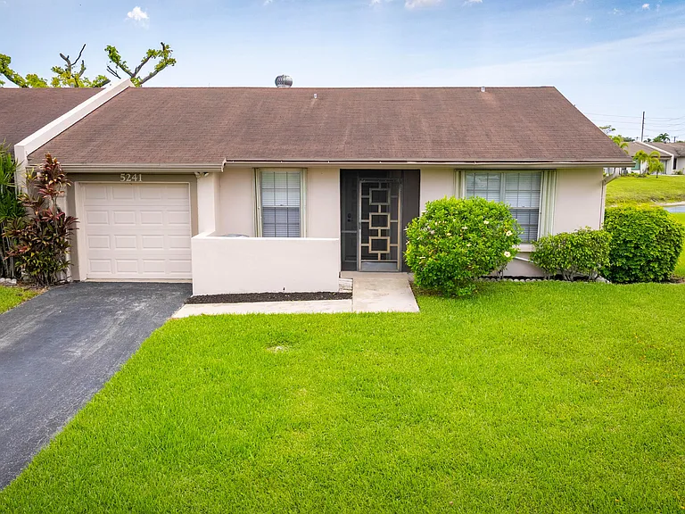5241 Breadfruit Cir — Photo 41