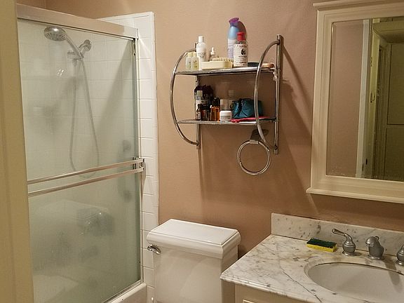 3rd image of 5400 Lindley Ave Unit 222