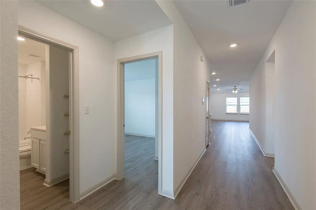 4 bed, 2.0 bath, 1684 sqft, $2,050 — Photo 3