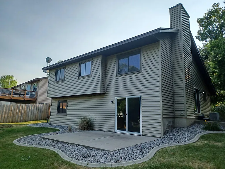 14331 Utica Ave — Photo 14