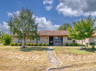 465 Melody Ln, Uvalde, TX 78801