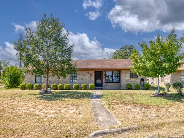 465 Melody, Uvalde, TX 78801