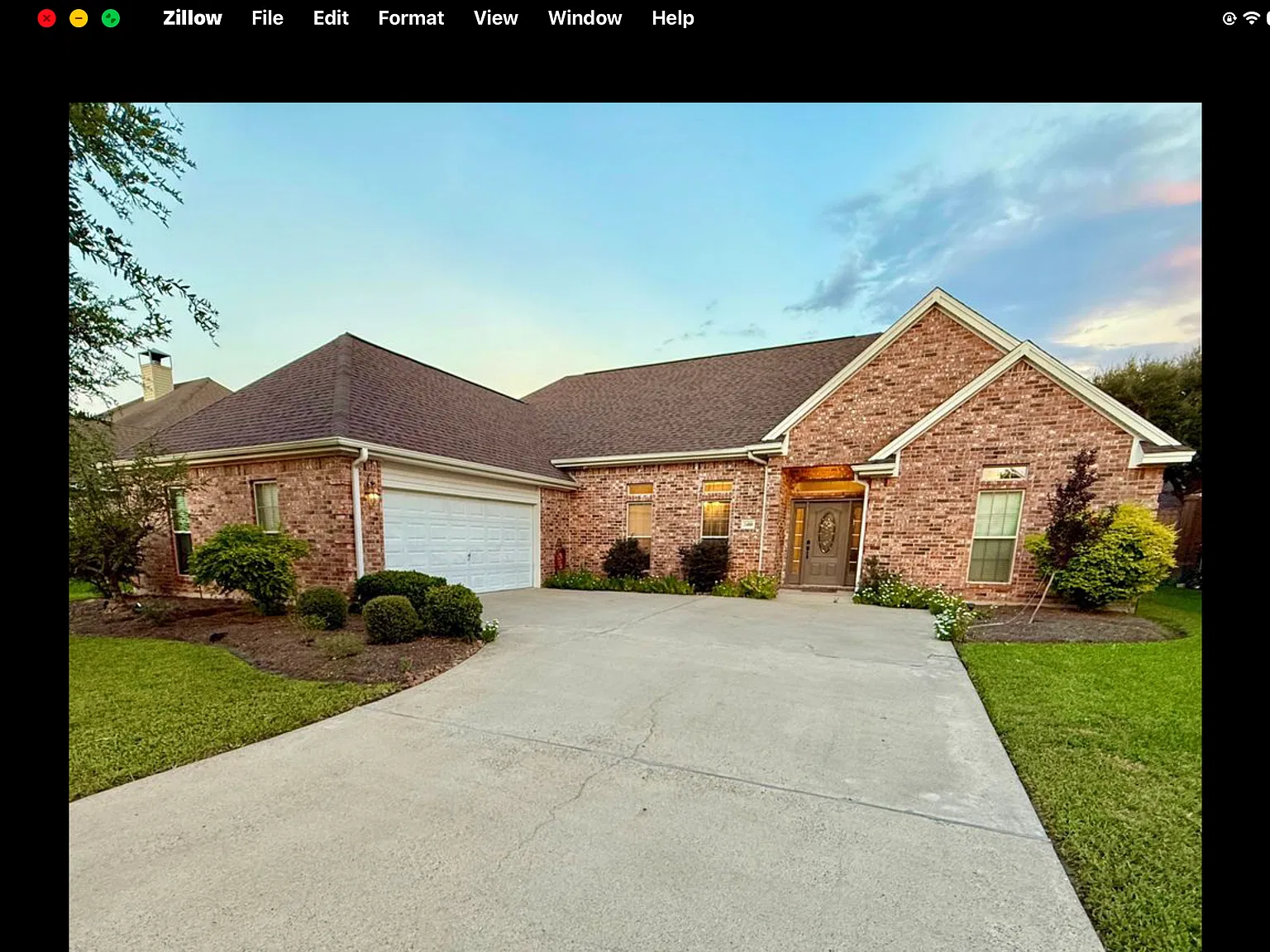 4 bed, 2.5 bath, 2400 sqft, $3,200 — Photo 1