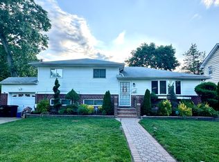 27 Flower St, Hempstead, NY 11550