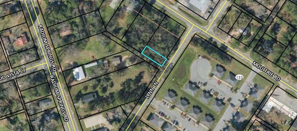 2nd image of 325 Lynn Ln