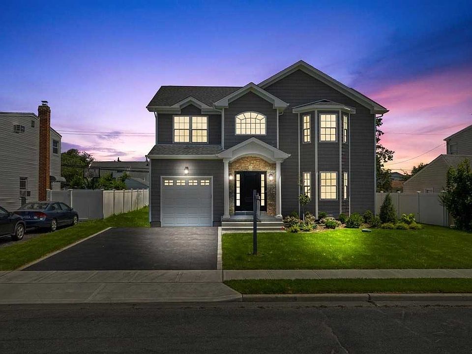 1st image of 18 Belfry Ln