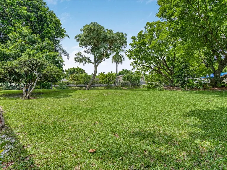 709 Gardens Dr #101 — Photo 20