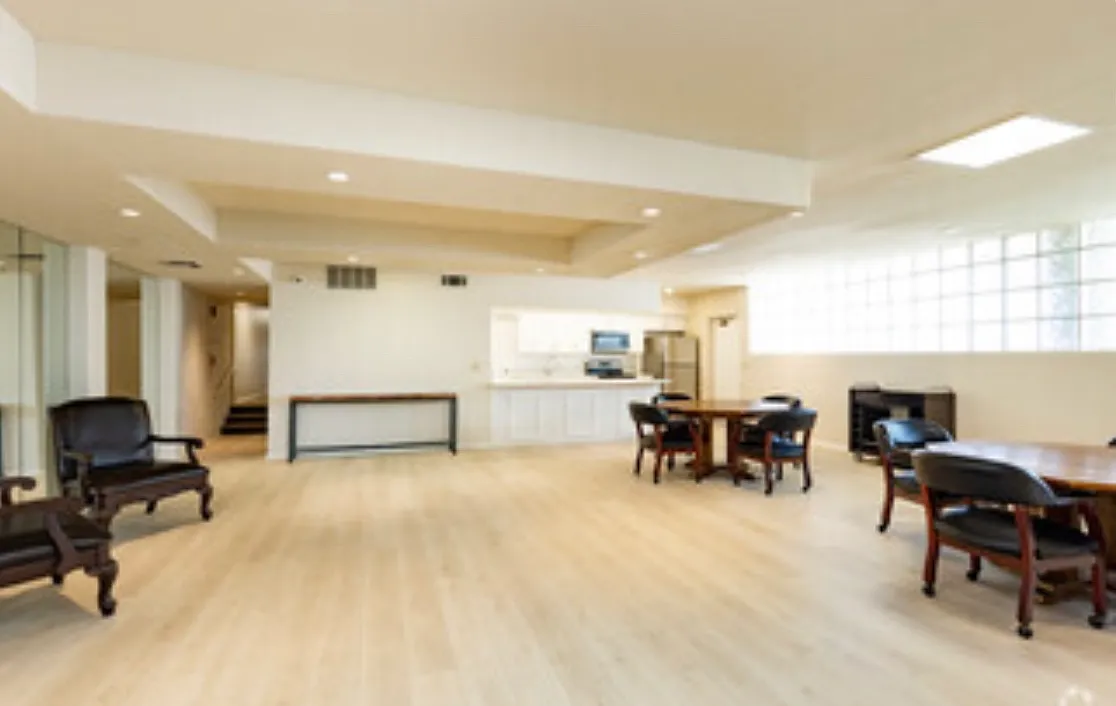 The Courtyard Apartments — Photo 4
