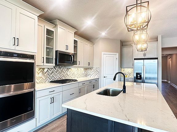 4th image of 3626 Savanna Palms Ct