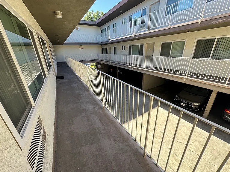 447 W Elk Ave #3 — Photo 42