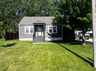 1618 S Roosevelt Ave, Bloomington, IL 61701
