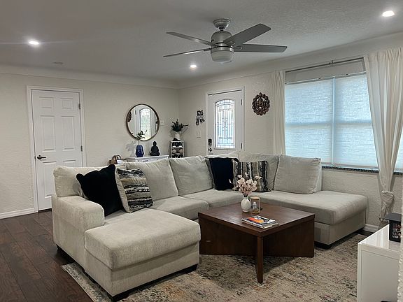3rd image of 1000 Alcazar Way S
