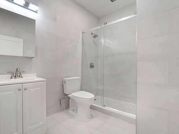 5th image of 209 E 10th St #5AA