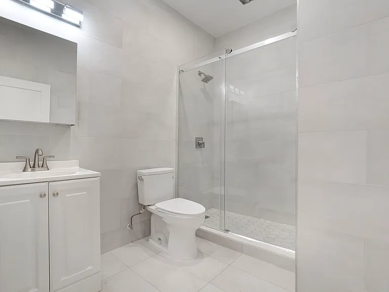 209 E 10th St #5A — Photo 7