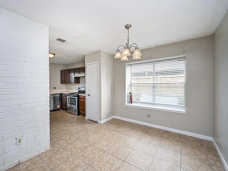1114 Blue Diamond Dr — Photo 6