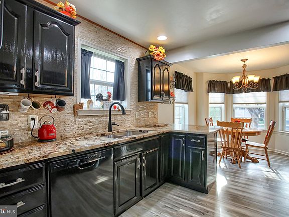 4th image of 313 Weatherstone Dr