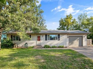 6620 Oak Ridge Ct, North Branch, MN 55056