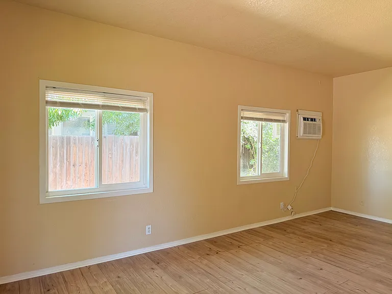 317 Pleasant St — Photo 1