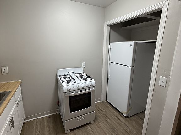 3rd image of 2076 Elm Ave APT 4