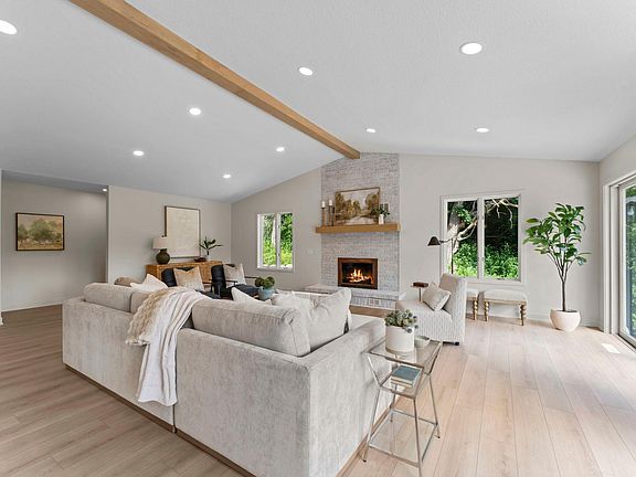 3rd image of 6667 Moorland Dr