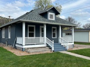 209 S 6th St, Hot Springs, SD 57747