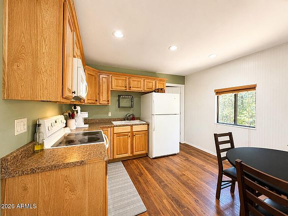 5th image of 8303 W STRAWBERRY Drive