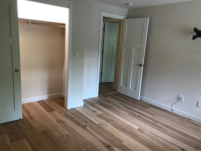 900 E Bay Dr NE — Photo 4