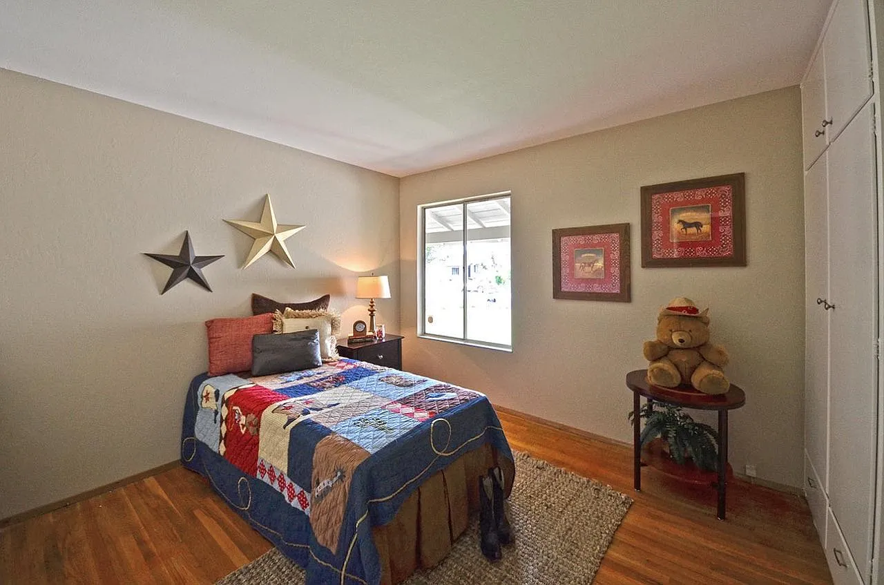 3 bed, 1232 sqft, $4,700 — Photo 4