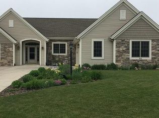 8304 Doe Glen Ct, Racine, WI 53406