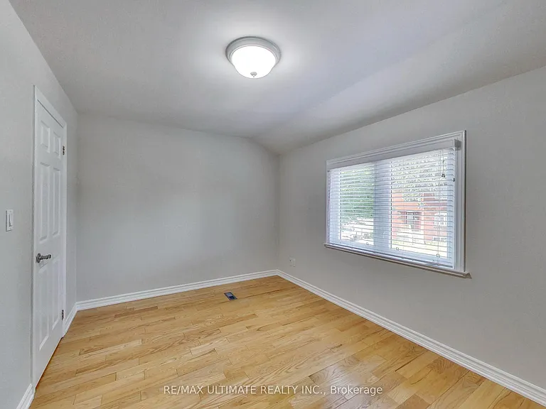 19 Glenora Ave #UPPER — Photo 21