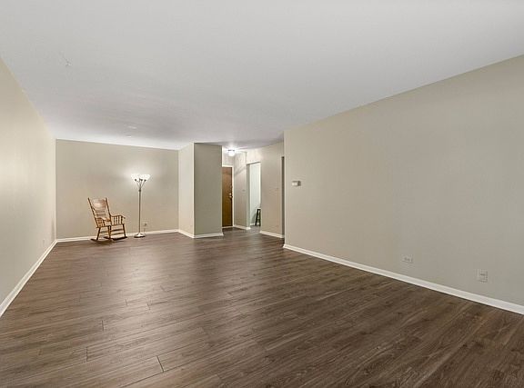 4th image of 945 E Kenilworth Ave Unit 128