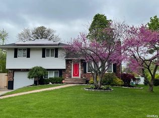 44 Elder Dr, Commack, NY 11725