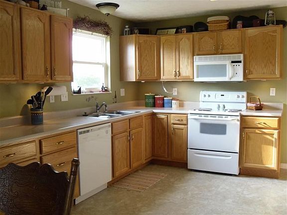3rd image of 275 Magnolia Dr
