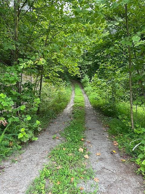 2nd image of 500 Threeway Rd