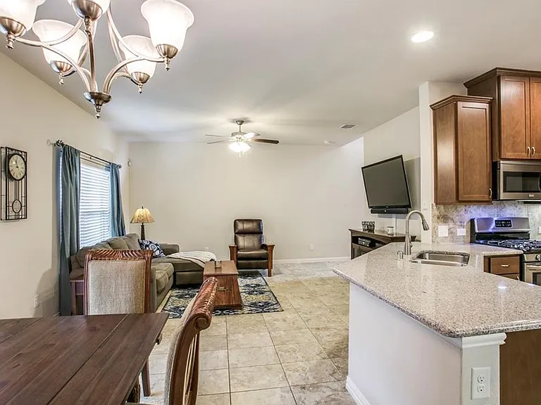 929 Jamesville Ln — Photo 10