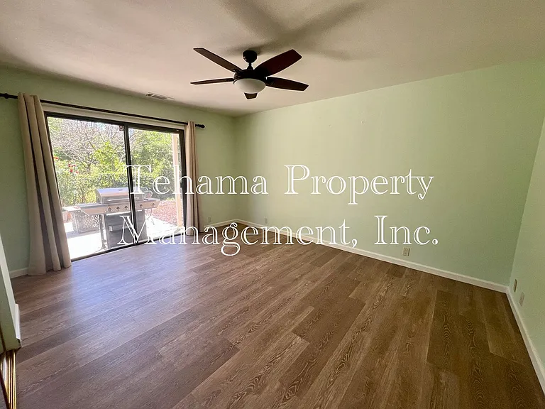 23353 Hamilton Ave — Photo 10