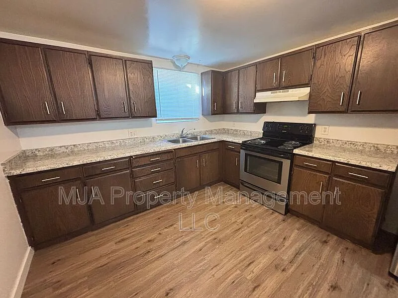 2 bed, 1.0 bath, 982 sqft, $1,195 — Photo 3