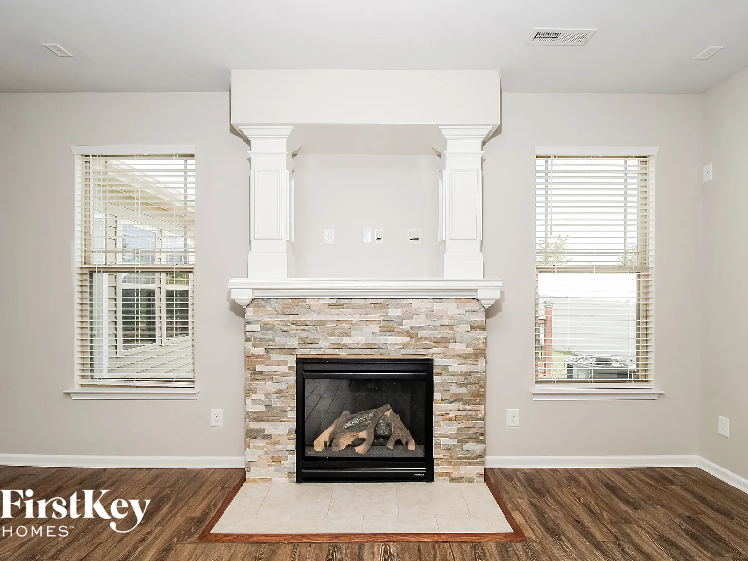 3 bed, 2.5 bath, 2064 sqft, $2,375 — Photo 2