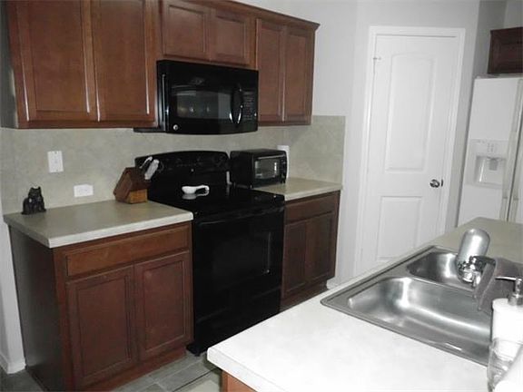 4th image of 1810 Enchanted Rock Dr