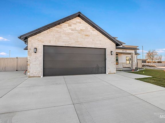3rd image of 562 Canyon Mist Dr