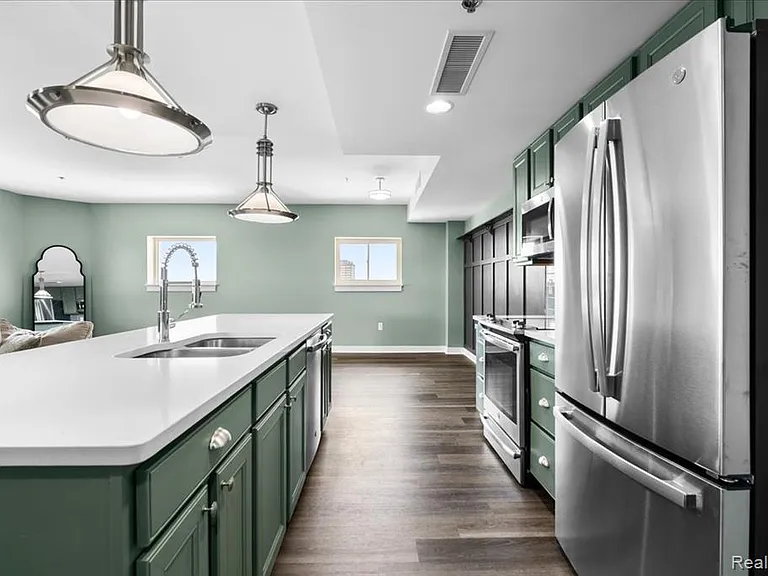 525 W Lafayette Blvd #C21 — Photo 6