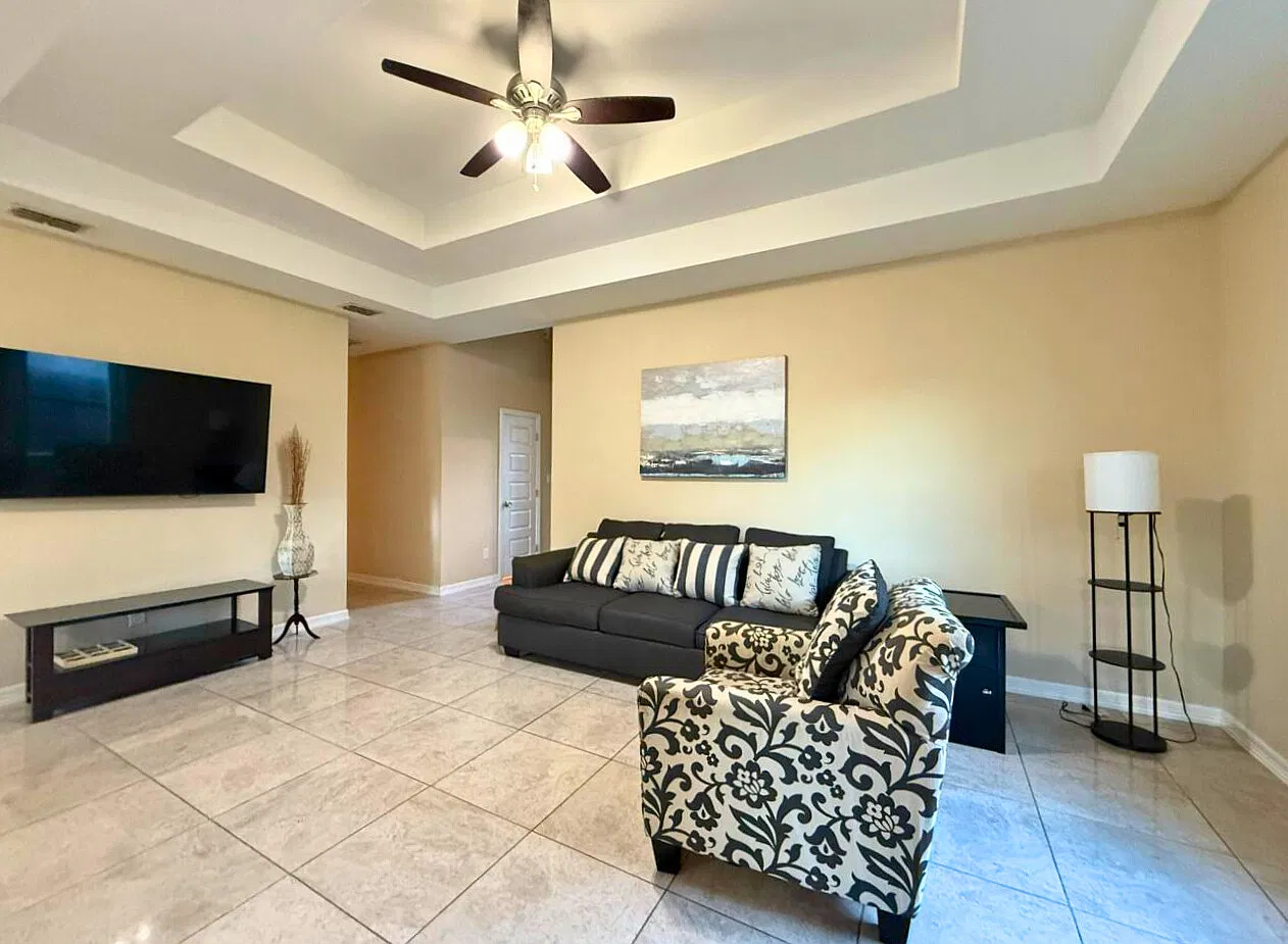 6762 Tenaza Dr — Photo 2