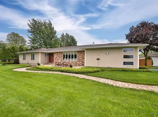 6620 Heather Dr, Lockport, NY 14094