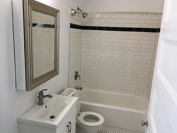 5th image of 598 Lincoln Ave APT 301