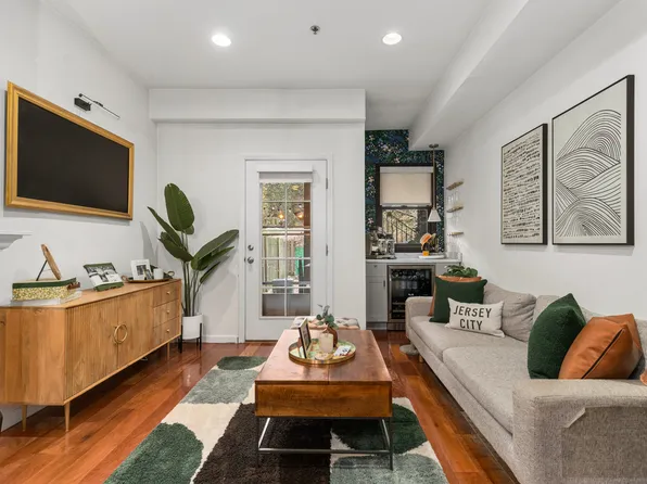 447 Pavonia Ave APT 1L, Jersey City, NJ 07306