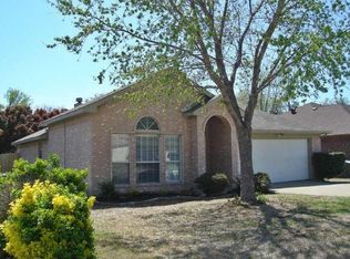 609 Woodacre Dr, Grand Prairie, TX 75052