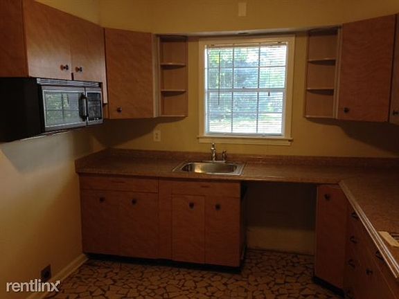 2nd image of 1710 Lanier Ln